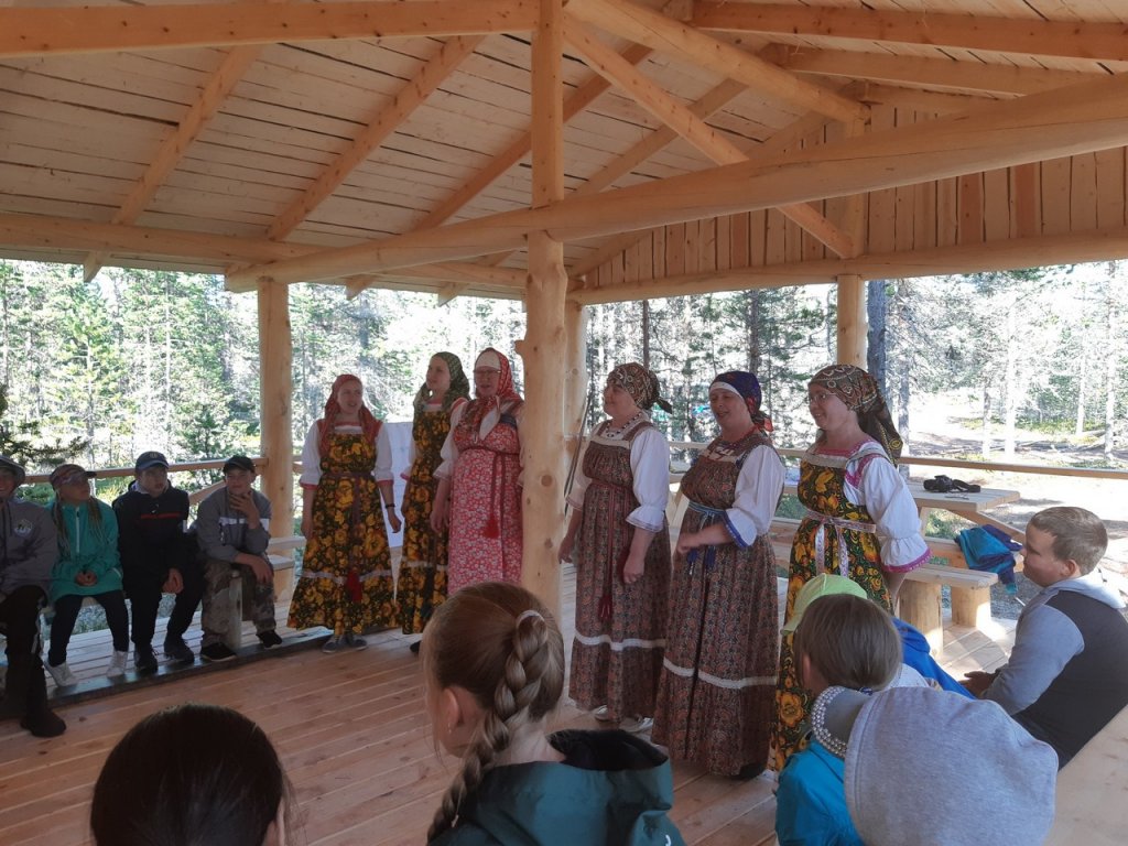 Выступление местного фольклорного коллектива Лопшеньско Дивованьё. Фото Надежда Фомина.jpg